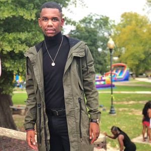 Meet your Posher, Dominique